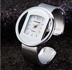 Montre-bracelet de luxe dorée pour femme