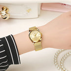 Montre de luxe dorée élégante avec diamants pour femme