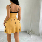 Robe midi en maille à col en V, boutonnée et à bretelles