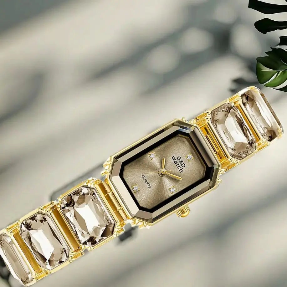 Reloj Pulsera Cuadrado Dorado con Diamantes para Dama