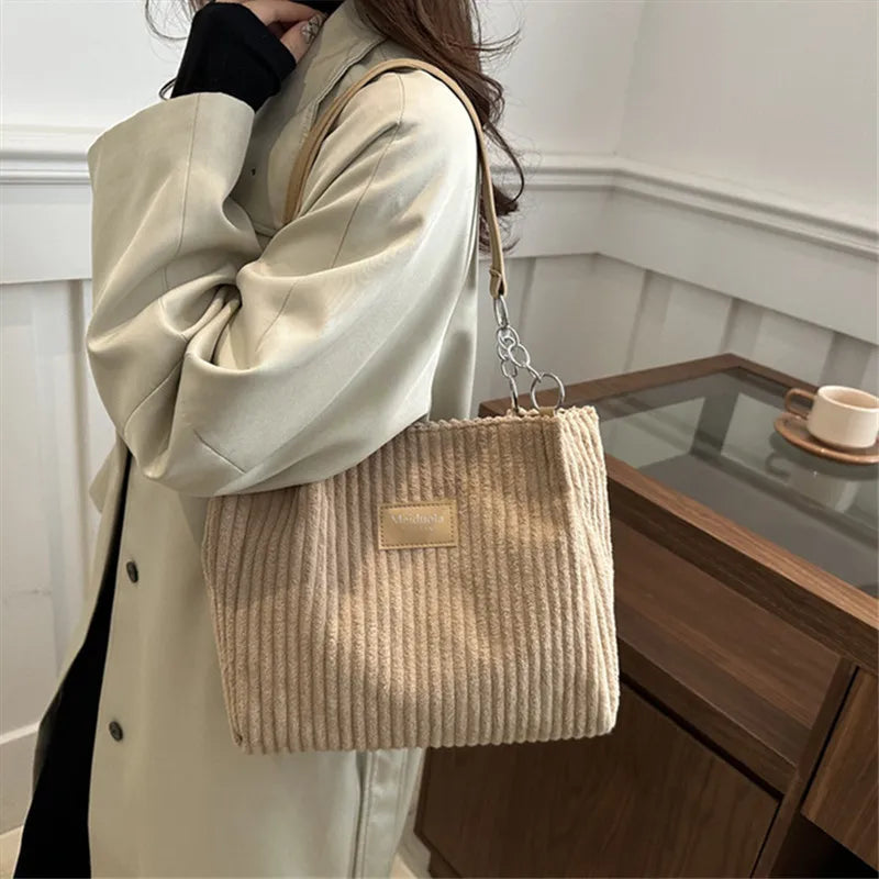 Bolso Tote Mujer con Cadena y Detalles en Cuero Trabajo