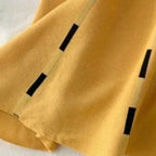 Robe midi en maille à col en V, boutonnée et à bretelles