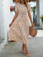 Robe florale bohème à manches bouffantes et col rond